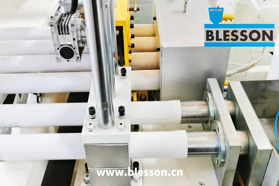 Automatische doppenmachine van Blesson Precision Machinery