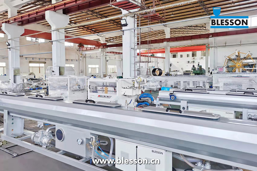 PE-pijpproductielijn Hoogwaardige vacuümtank van Blesson-machines