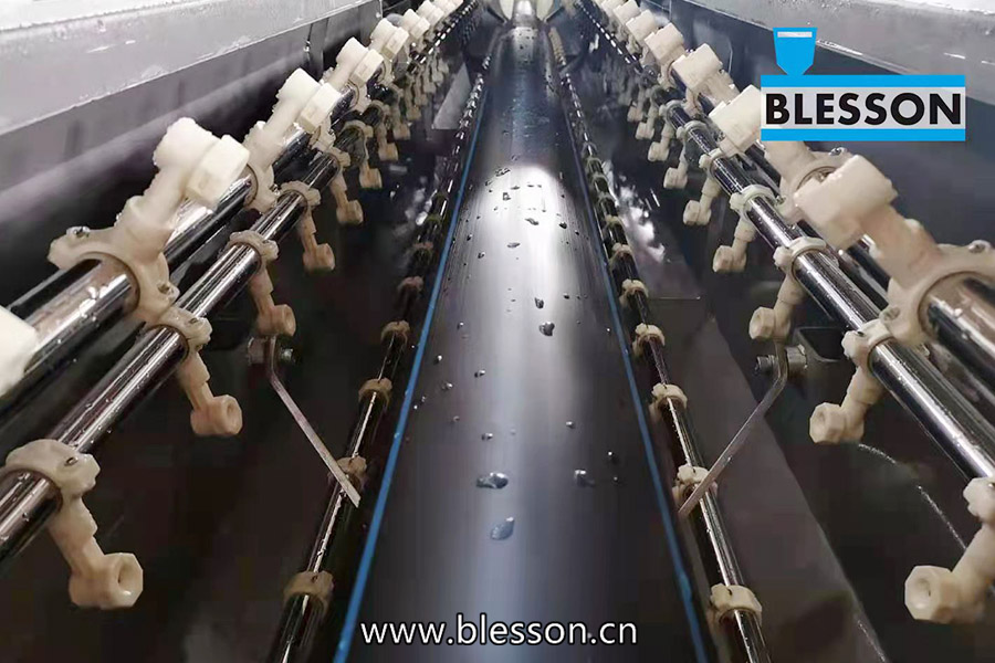 Línea de producción de tubería de PE Tanque de vacío y tubería de PE de maquinaria Blesson