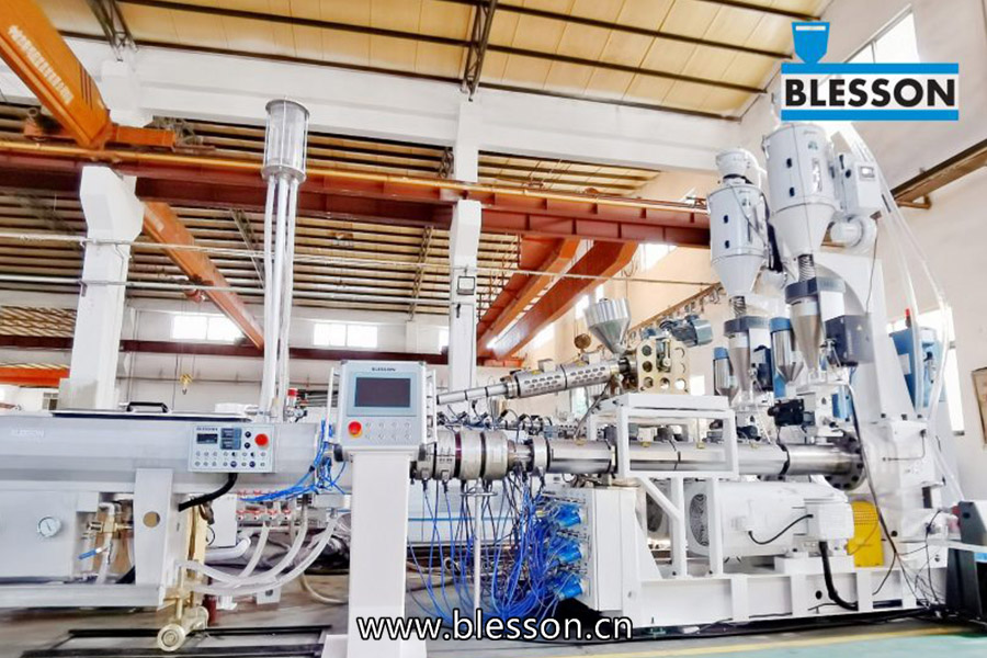PPR Pipe Production Line Բարձր արդյունավետությամբ մեկ պտուտակային էքստրուդատոր Blesson մեքենաներից