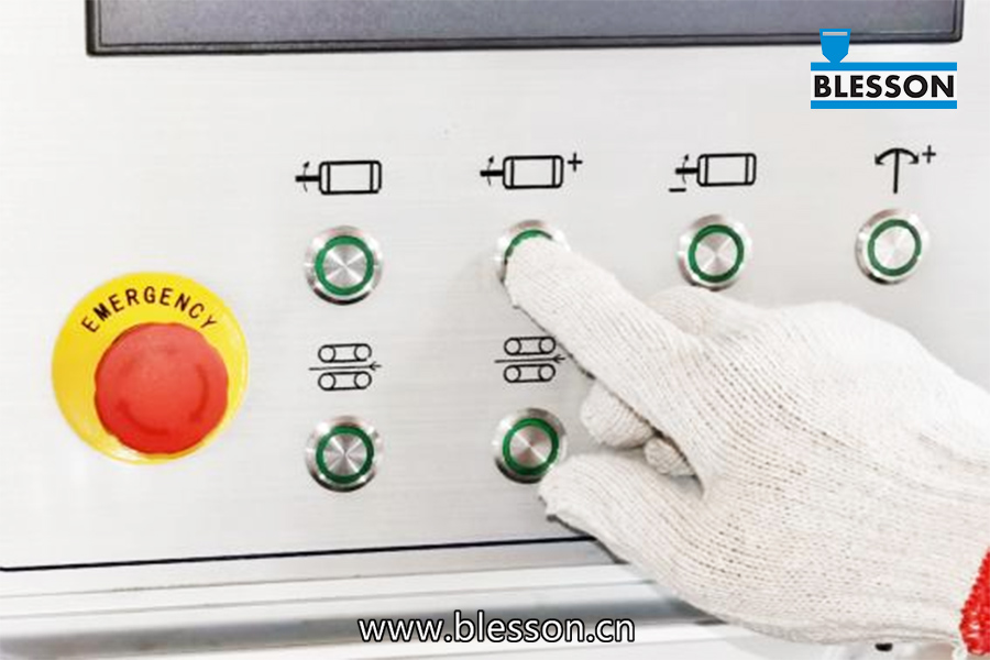 PVC rør produktionslinje Manuelle knapper er fra Blesson maskineri