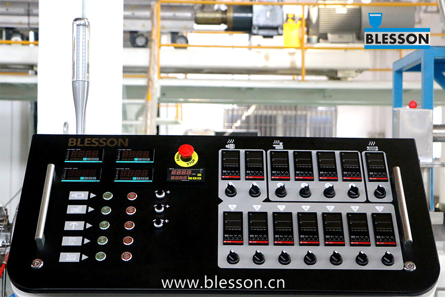Panel de control da liña de produción de tubos de PVC de maquinaria Blesson
