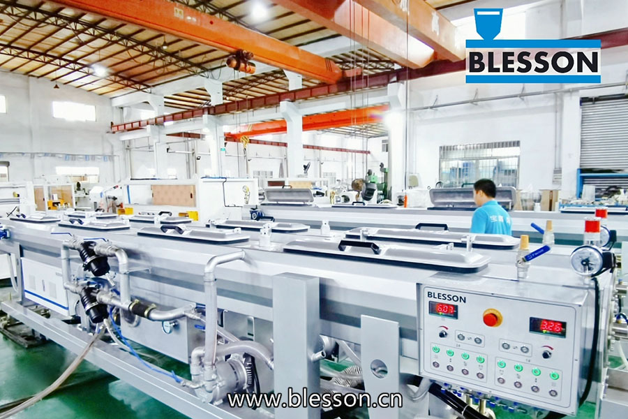 Blesson Precision Machinery မှ Stainless Steel Twin Pipe Double Vacuum Tank